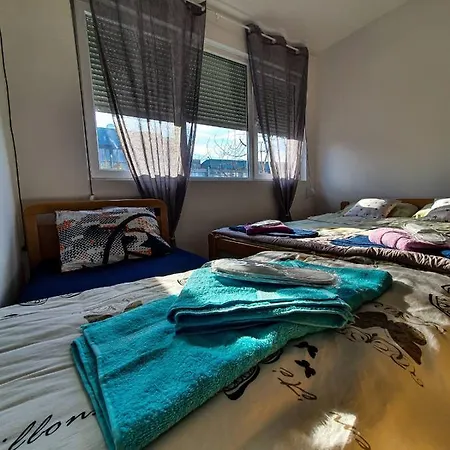 Main Square Apartment *